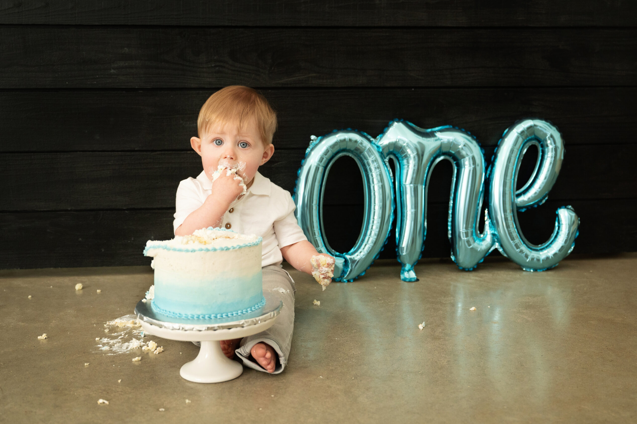 cake smash first birthday photos