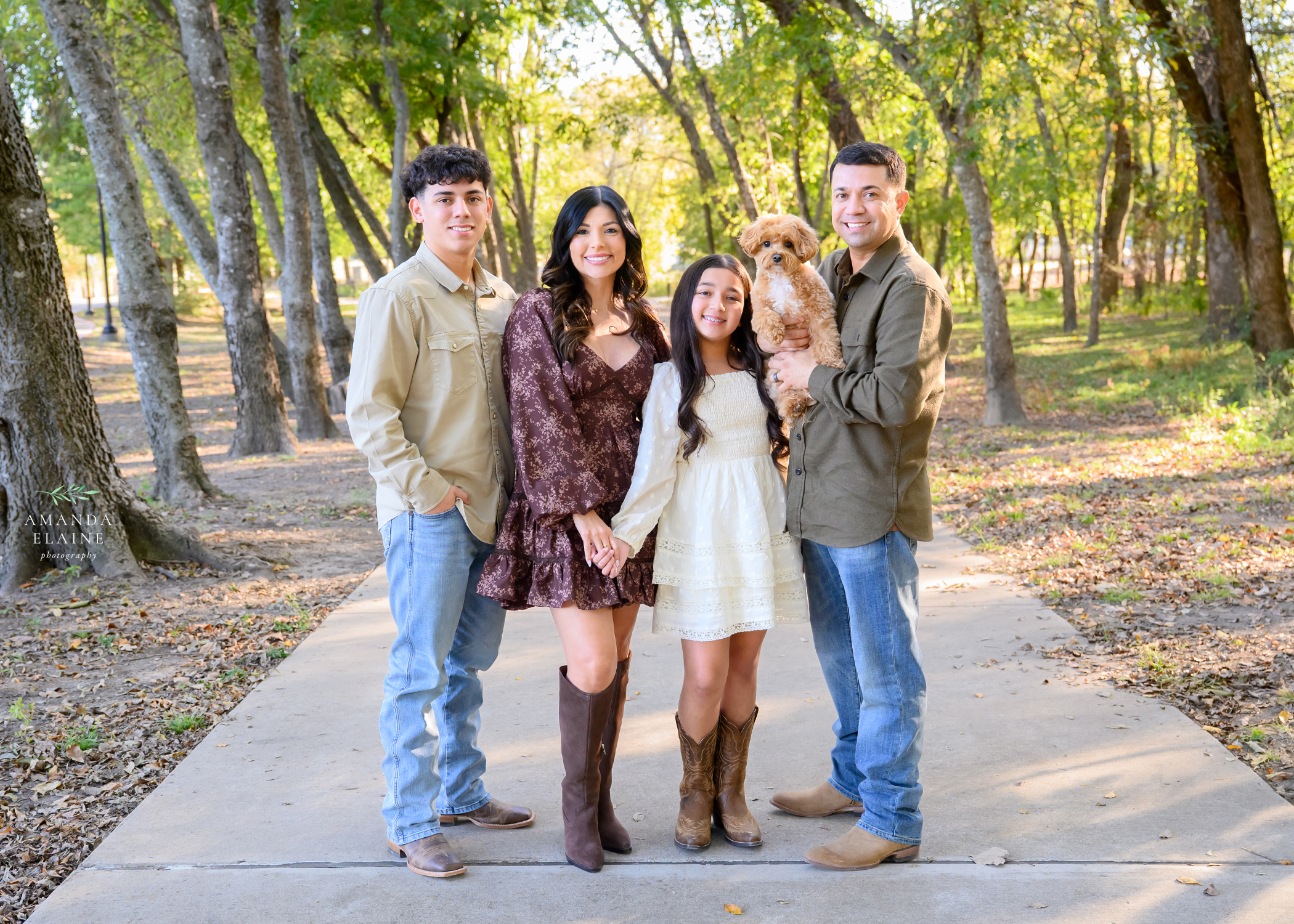 Family photos at Bonnie Wenk Park fall